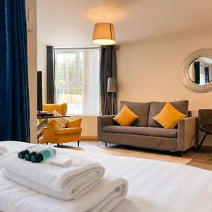Broc House Aparthotel