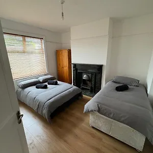 Very Nice Triple At 2 Iveragh Rd-5 Maison d'hôtes
